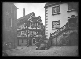 Rathausgasse, Haus der vier Gekrönten und Treppenaufgang zum alten Rathaus