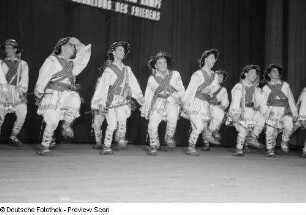 Rumänische Tänzer des Rahmenprogramms zur Leipziger Herbstmesse 1954