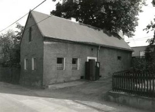 Medingen, Hauptstraße 4. Dreiseithof (1853 und 1866). Nebengebäude