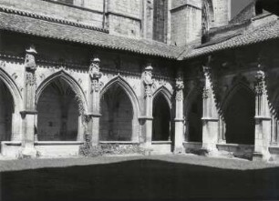 Der Kreuzgang Der Kathedrale St. Etienne