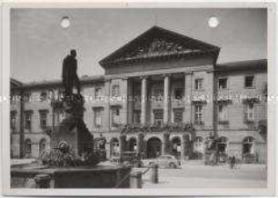 Karlsruhe, Rathaus, Ludwig-Großherzog-von-Baden-Brunnen