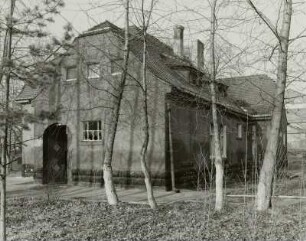 Dresden-Neustadt, Tannenstraße / östlich Hans-Oster-Straße. Ehemalige Kaserne der Sowjetarmee. Dienstgebäude