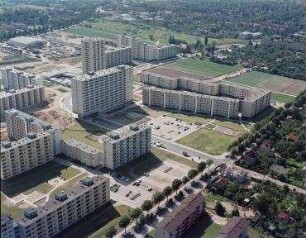 Luftaufnahme, Blick von Nord-Westen auf die John-Locke-Siedlung. Berlin-Lichtenrade, John-Locke-Straße