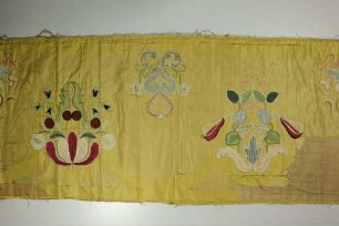 Stickerei mit Blätter-und Blütenmotiven