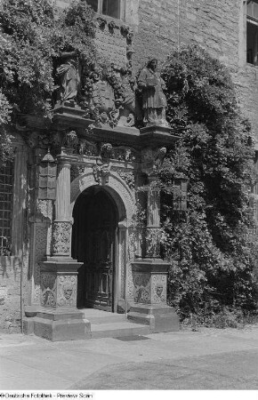 Portal im Schlosshof