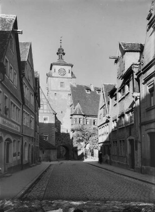 Rothenburg ob der Tauber, Galgengasse : Rothenburg ob der Tauber. Galgengasse. Blick zum Weißen Turm und Judentanzhaus