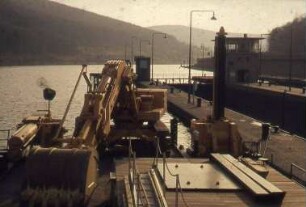 Ausbaggerung auf dem Neckar (Bagger)
