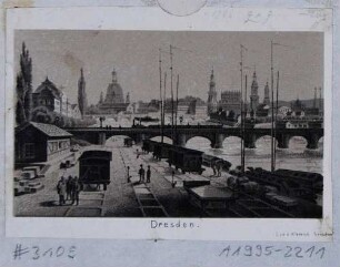 Stadtansicht von Dresden, Blick von Nordwesten (Eisenbahngleise am Neustädter Elbufer) über Marienbrücke und Augustusbrücke auf die Altstadt