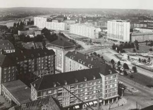 Dresden. Blick vom Rathausturm nach Nordosten über die Wohnblöcke an der Ernst-Thälmann-Straße zum Pirnaischen Platz und zu den Neubauten an der Amalienstraße