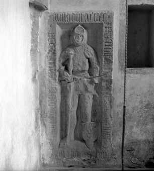 Grabstein eines Herrn Mosbach von Lindenfels
