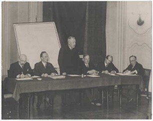 IIIustration (Aero-Arctic-)Generalversammlung in Berlin am 7. November 1931 - 9. November 1931 nach der Fahrt 1931 (Zeppelin-Arktisfahrt 1931)