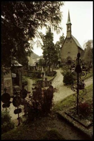 Salzburg: Peter Friedhof, Friedhofsmotive mit Kapelle, Dom