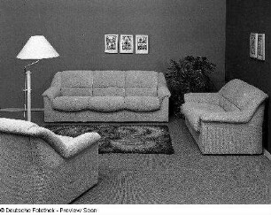 Sitzgruppe Malung : Leipzig. Leipziger Herbstmesse, 1983. Sitzgruppe Malung. Holz, Polsterung mit Mischgewebebezug (1983; VEB Polsterwaren Gernrode)