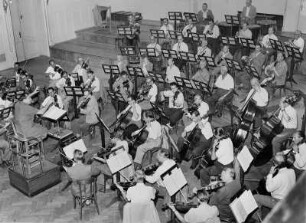 Das Philharmonische Staatsorchester Hamburg bei einer Probe im Jahr 1955