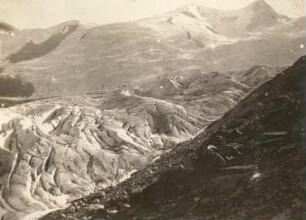 Groß- und Kleinvenediger (3660 m und 3481 m) von Osten. Im Vordergrunde das Schattenkees