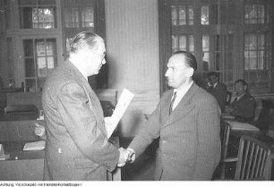 Dresden, Prießnitzstraße 39. Union Druckerei. Otto Nuschke, Vorsitzender der CDU in der DDR, übergibt der neuen Druckerei an die Belegschaft, Mai 1953