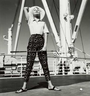 "Grace Line trip", Modeaufnahme, Modell Gunilla Riva (Mademoiselle)