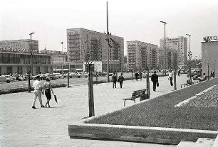 Berlin: Ost; Hochbauten an der Karl Marx Allee, am U-Bahnhof Schillingstraße