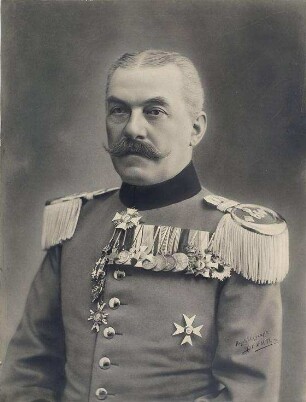 Ulysses von Tognarelli, Oberst und Kommandeur von 1902-1908, späterer Generalleutnant, in Uniform mit Orden, Brustbild