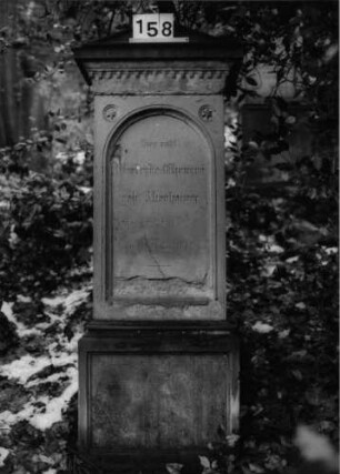 Grabstein 158 (Index: 100090957) Maße HxBxT: 176x66x33 cm: Grabstein 158