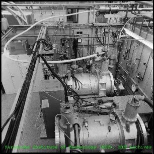 Magnet-Kryostate des Supraleitenden Linearbeschleunigers (LINAC) am Institut für Experimentelle Kernphysik (IEKP)