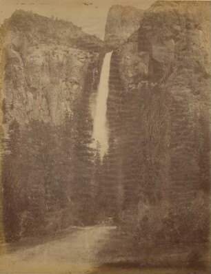 Yosemite Valley: The Bridalveil Fall : 215 meters high