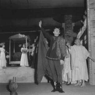 Szenenbilder aus der Operette "Orpheus in der Unterwelt" von Jaques Offenbach an der Komischen Oper Berlin : Szenenbild