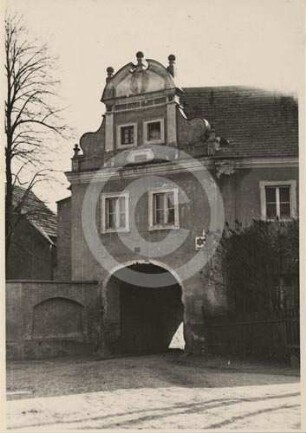 Niedertor am Schloss Heinrichau