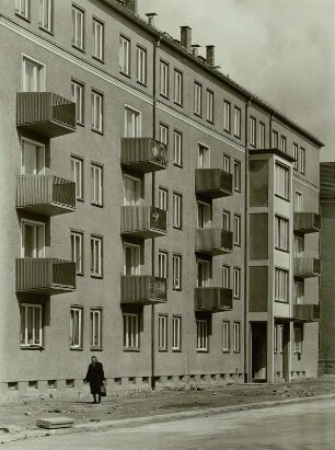 Mansfelder Straße : Dresden-Striesen, Mansfelder Straße, Neuer Wohnblock, Ecke Stresemannplatz, Großblockbauweise