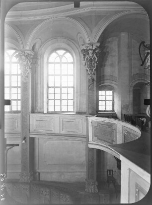Burkhardswalde-Weesenstein (Müglitztal-Weesenstein). Schloß. Burgkapelle (1738-1741; J. G. Schmidt). Inneres mit Orgelempore