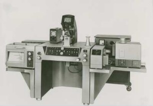 Universal-Mikro-Spektral-Photometer der Carl Zeiss AG