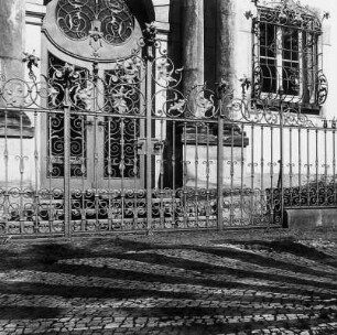 Ehemalige Villa Merck mit Brunnen; Darmstadt, Annastraße 15