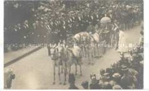 Wilhelm II. und Auguste Viktoria in einer Kutsche