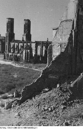 Dresden, Altmarkt. Neubebauung, Walter Weidauer auf der Baustelle - Blick zur Ruine der Sophienkirche, September 1953