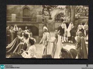 [2]: [Kriemhild und Siegfried ziehen Hand in Hand in Worms ein]