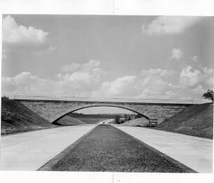 Überführung des Ortsverbindungsweges Eglosheim - Asperg (Hirschbergbrücke) in km 566,089 (neu 565,927)