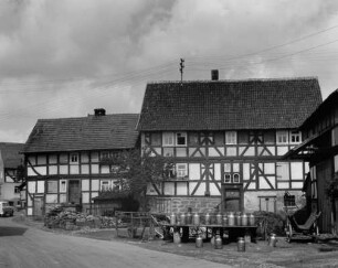 Fachwerkwohnhaus und Scheune; Alsfeld, Zollhausstraße 2