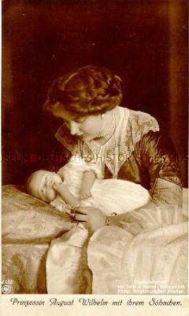 Alexandra Viktoria von Preußen mit ihrem Sohn