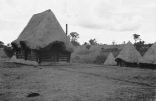 Hütten : Hüttensiedlung im Ngorongoro-Krater