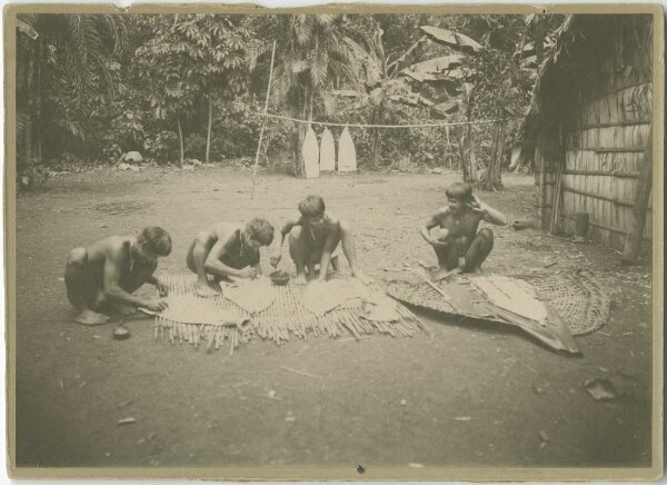 Production of masks (Kobéua)