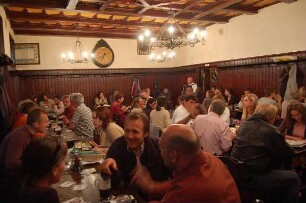 Prag - Bierlokal U Flecku : Im berühmten Bierlokal U Fleku, Altstadt, wird dunkles Bier aus eigener Brauerei ausgeschenkt, aufgenommen 2006 in Prag