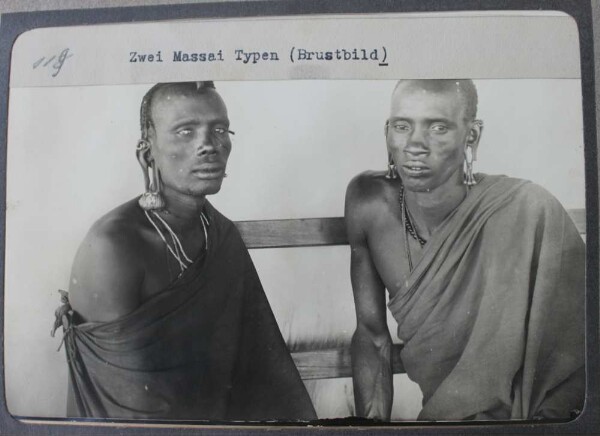 "Deux types de Massai (portrait en buste)" (OT)