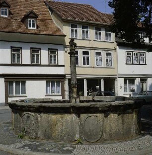 Arnstadt. Neumarktbrunnen. Gesamtansicht