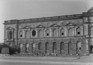 Dresden, Gemäldegalerie, Ostflügel, Ansicht vom Theaterplatz aus