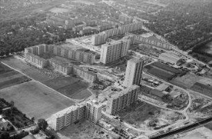 Luftaufnahme, Blick von Süd-Osten auf die John-Locke-Siedlung. Berlin-Lichtenrade, John-Locke-Straße