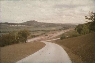Erdlos 2, Feldweg zwischen Bauwerk 31/194 und 31/196, Blick auf Zementschotterdecke (Gemeinde Erlenbach)