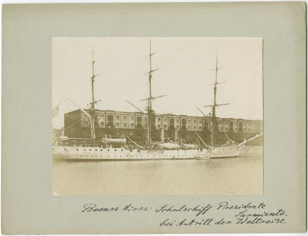 Buenos Aires: School ship Presidente Sarmiento at the start of the world tour