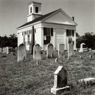 Kirche mit Friedhof