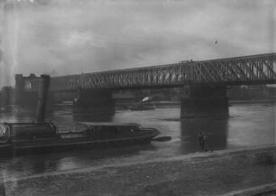 Ehemalige Eisenbahn- und Straßenbrücke