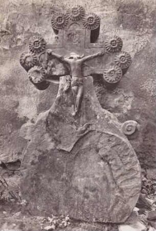 Alter Friedhof. Grabkreuz
